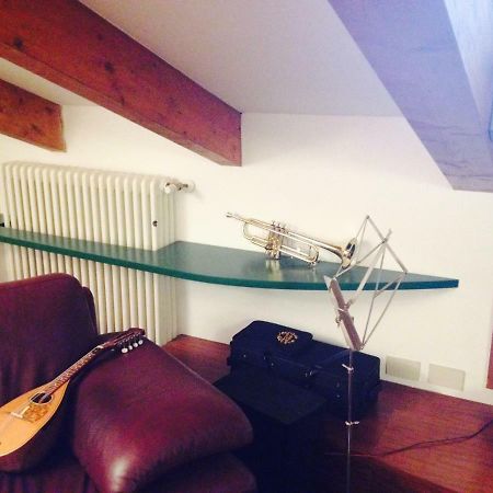 La Mansarda Della Musica Appartement Bologna Buitenkant foto