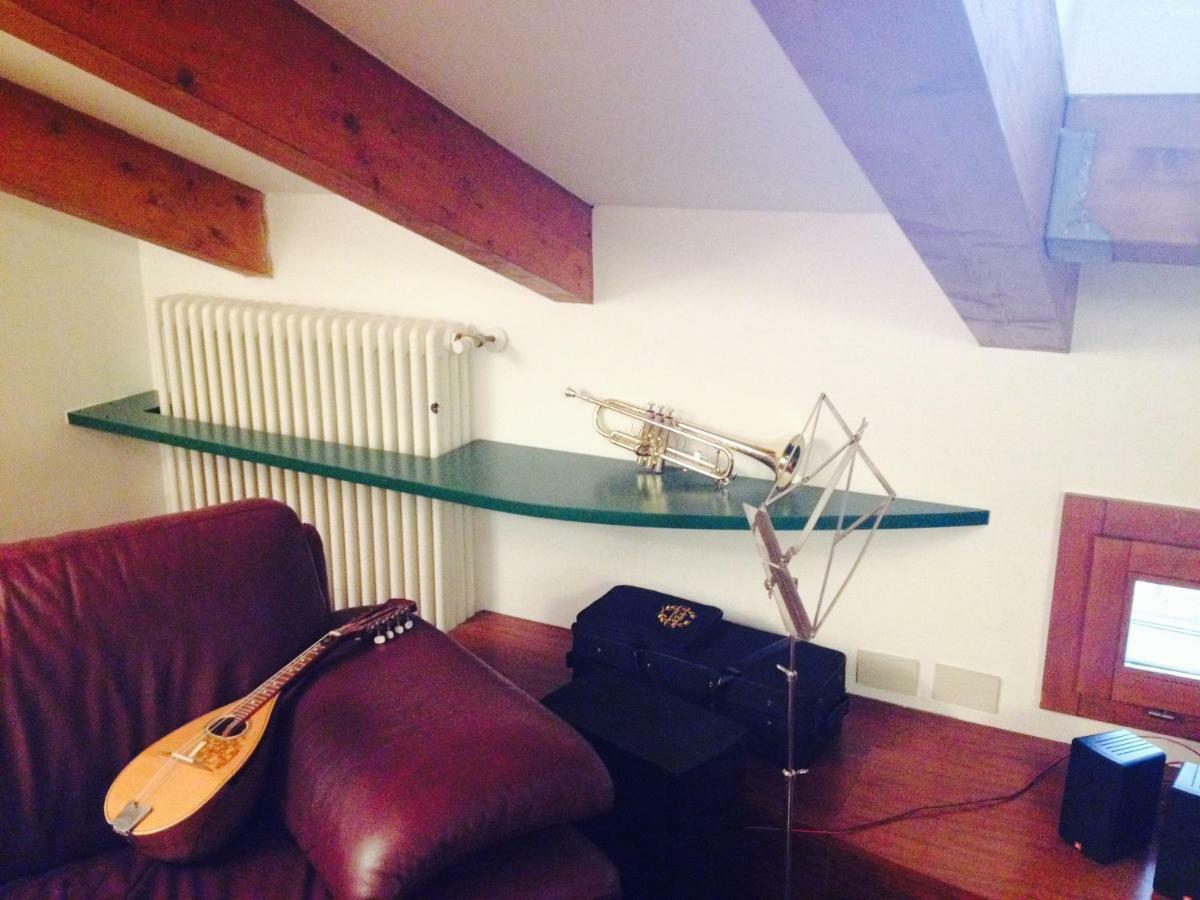 La Mansarda Della Musica Appartement Bologna Buitenkant foto