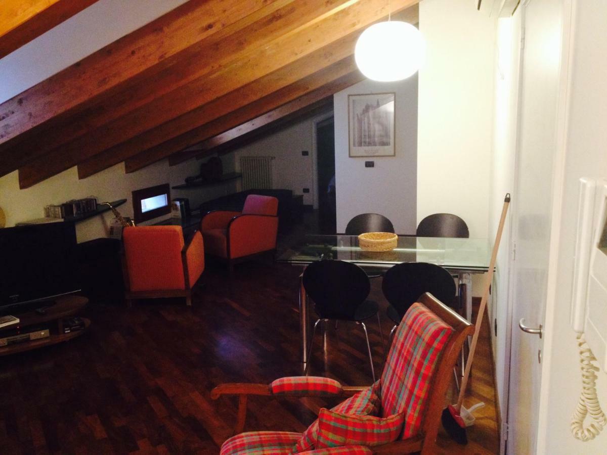 La Mansarda Della Musica Appartement Bologna Buitenkant foto